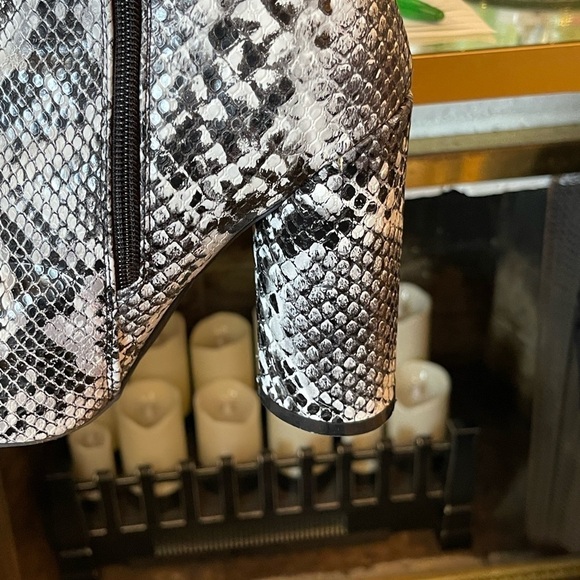 Marc Fisher Bag & Boots - Picture 10 of 15